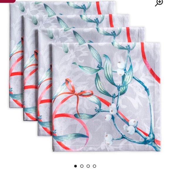 NWT Maison d' Hermine Enora Holiday Napkins Set of Four - Picture 1 of 7